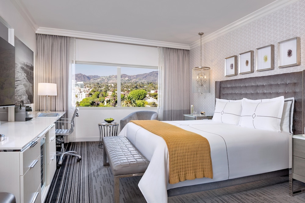 Deluxe Room, 1 King Bed, City View