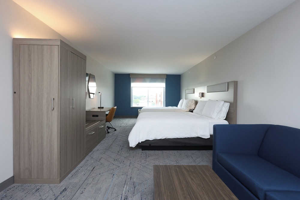 Suite, Multiple Beds (Additional Living Area) - Photo 6