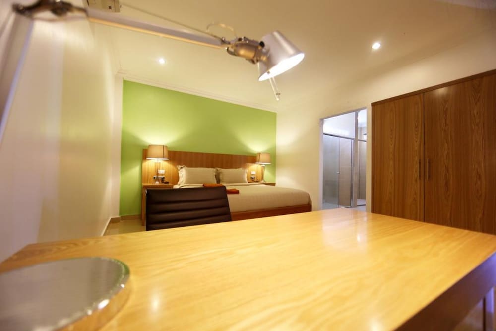 Luxury Suite, 1 King Bed, Garden View, Garden Area photo 2
