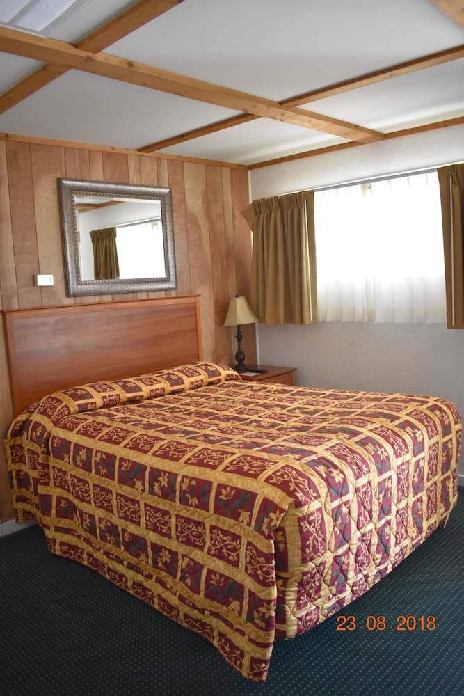 Standard Room, 1 Queen Bed