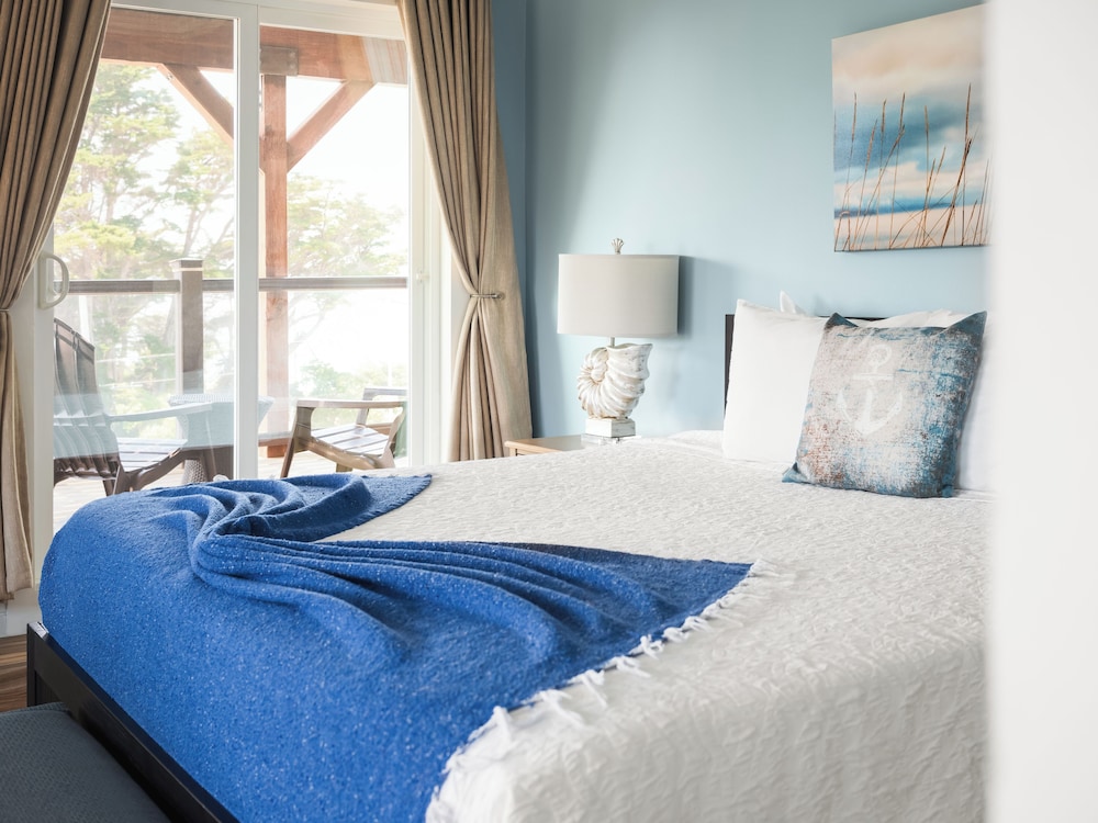 Suite, 1 King Bed with Sofa bed, Ocean View photo 1