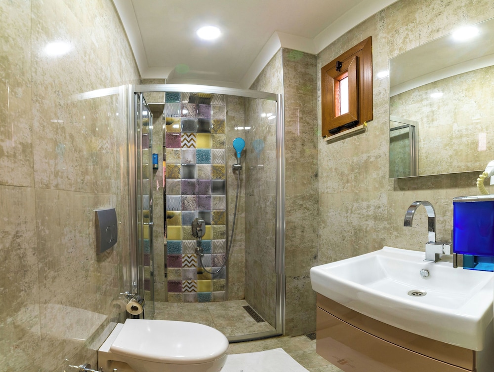 G) Deluxe Aile Suite photo 3