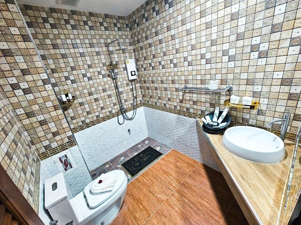Family Room - Photo 2