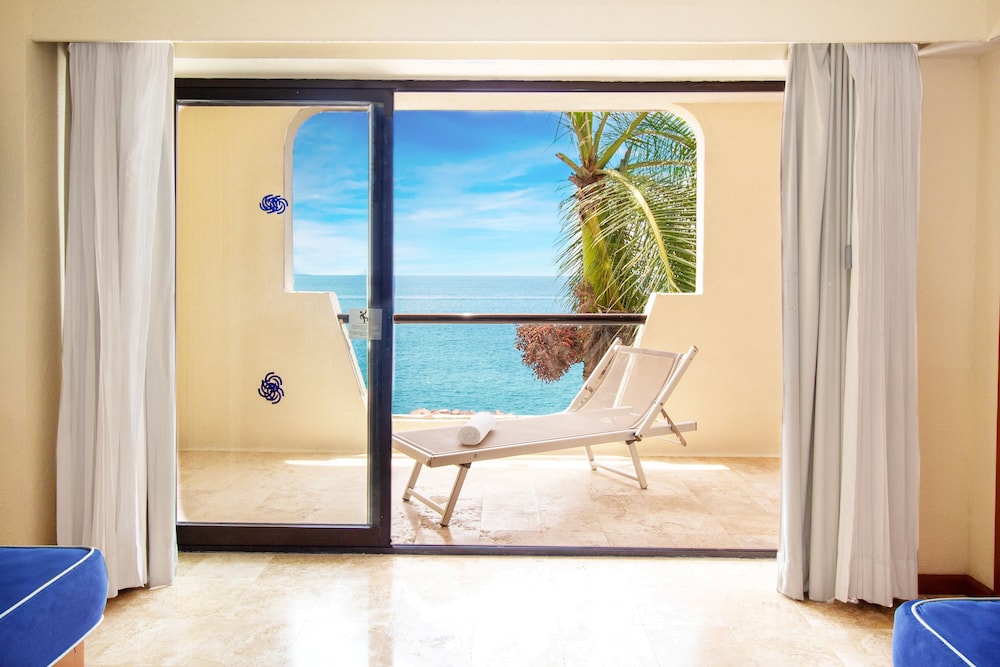One Bedroom Suite Ocean View - Photo 8