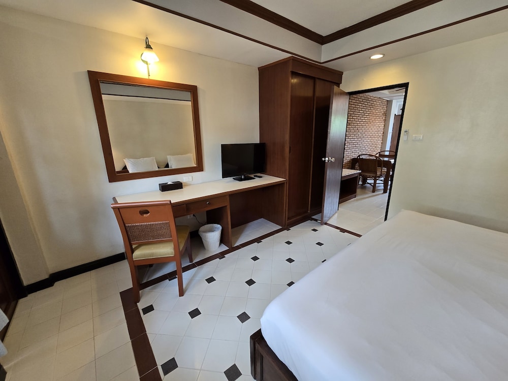 One Bedroom Apartment - Photo 8