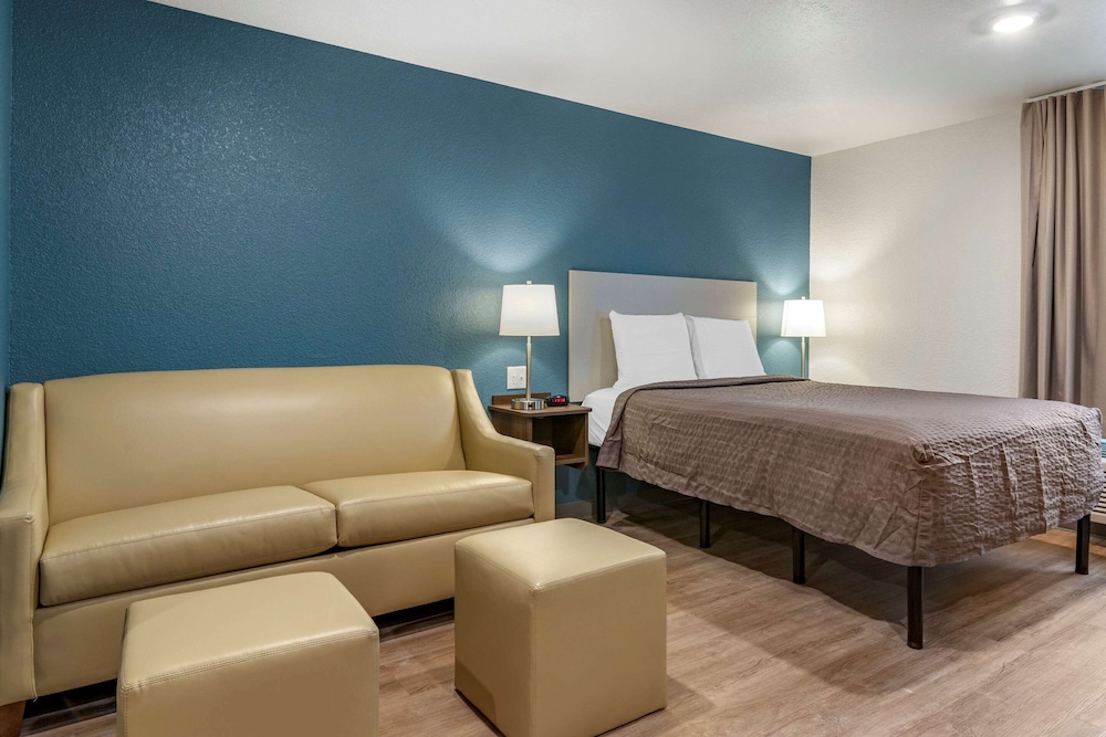 Deluxe Studio, 1 Queen Bed with Sofa bed, Non Smoking photo 1