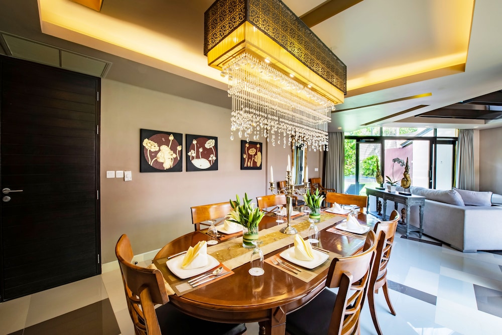 Royal Villa photo 2