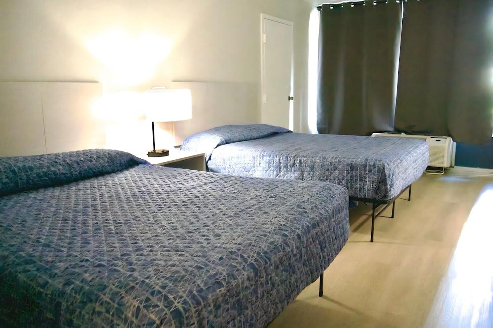 Room, 2 Double Beds, Non Smoking - Photo 1