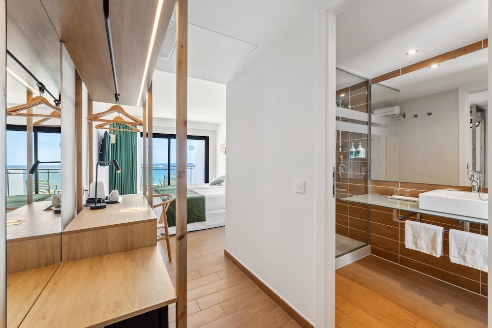 Family Room, Connecting Rooms, Sea View (Terrace, 4 Adults + 2 Children)