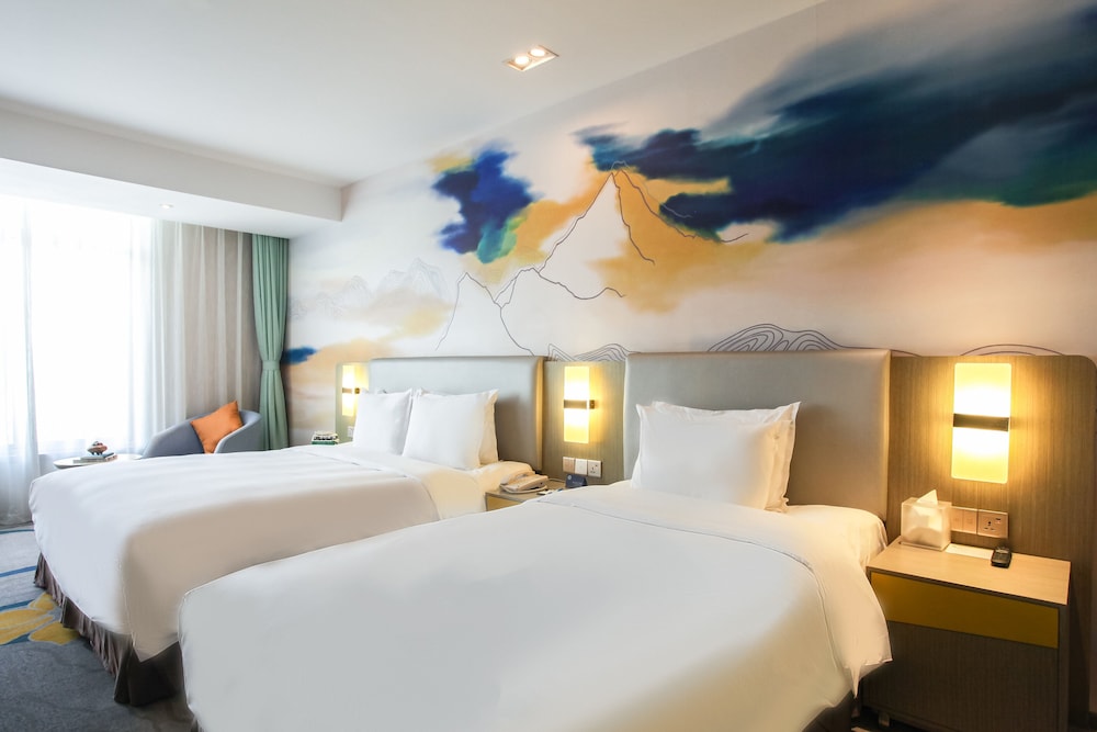 Standard Room, Multiple Beds (Extra Floor Space) photo 3