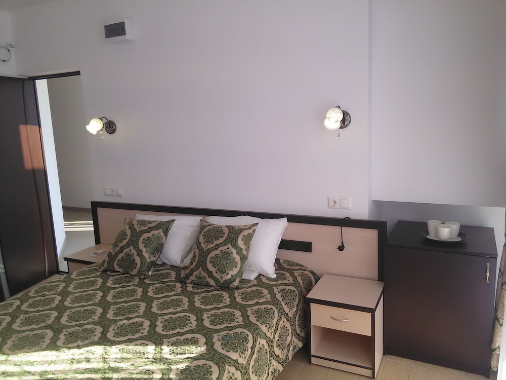 Basic Triple Room photo 2