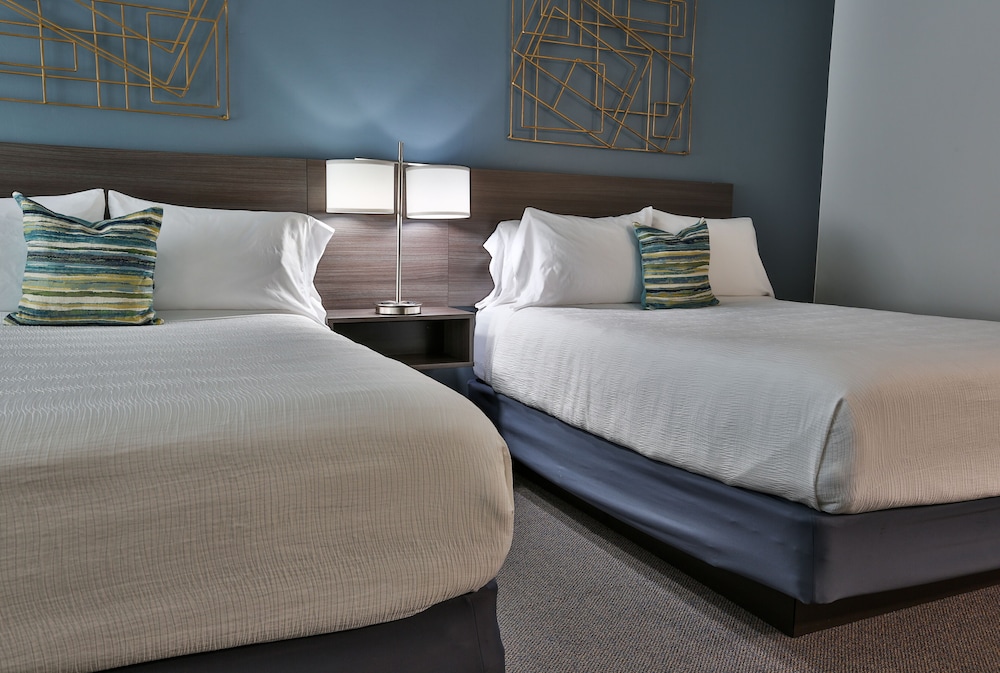 Deluxe Room, 2 Queen Beds photo 3