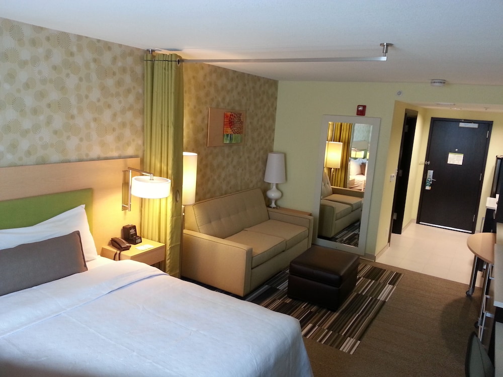 Room, 1 King Bed, Accessible (3x3 Transfer Shower) photo 2