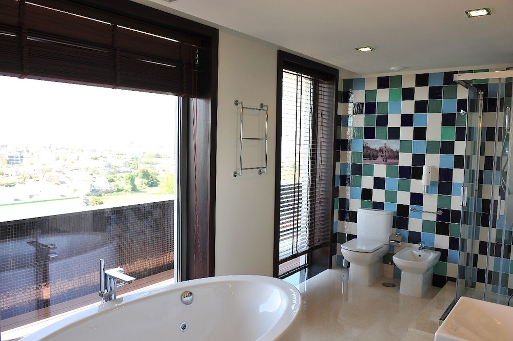 Superior Suite, Balcony - Photo 6