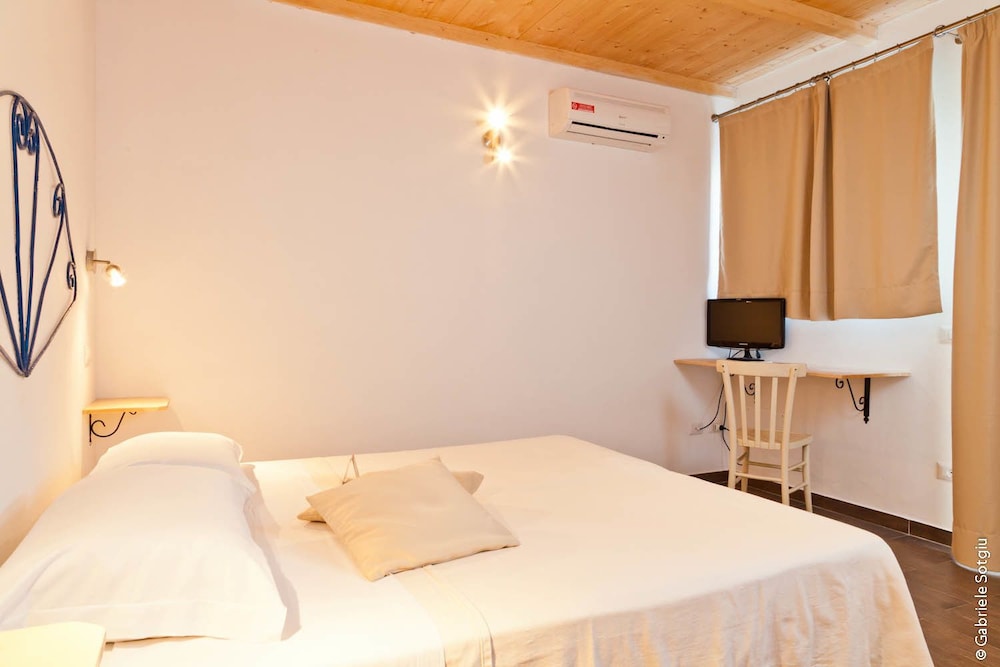 Economy Double Room, Garden View photo 2