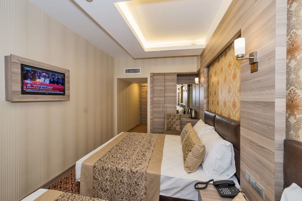 Classic Double Room, 1 King Bed photo 3