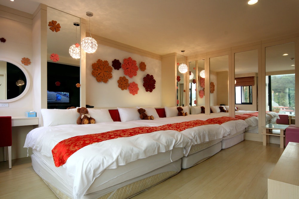 Deluxe Suite, Multiple Beds, Non Smoking photo 2