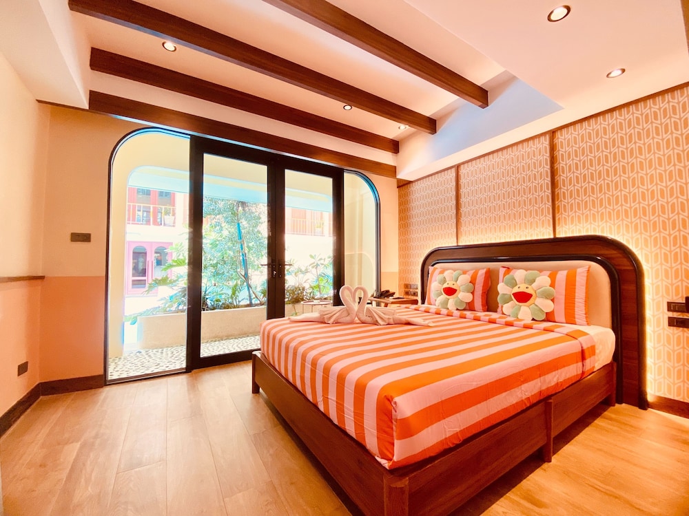 Deluxe Pool Access Room photo 2