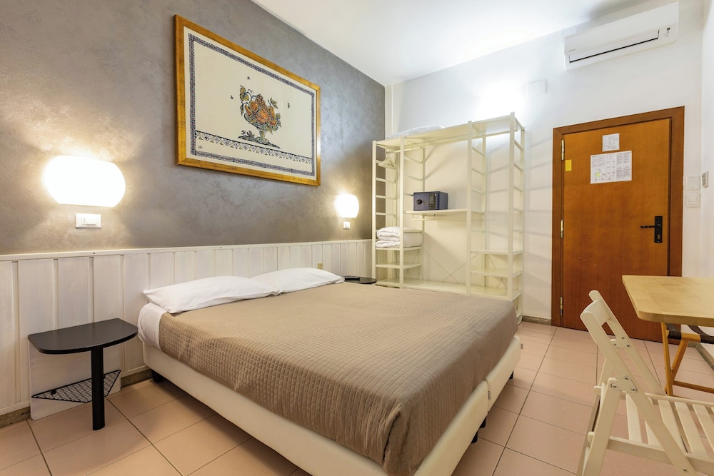 Classic Double Room, 1 Bedroom, Balcony photo 2