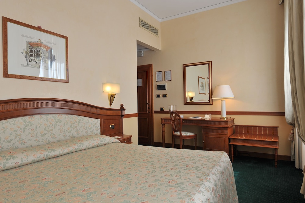 Standard Double Room - Photo 2