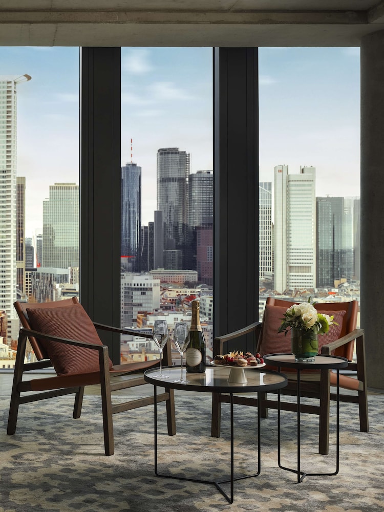 Executive Suite (Skyline View)
