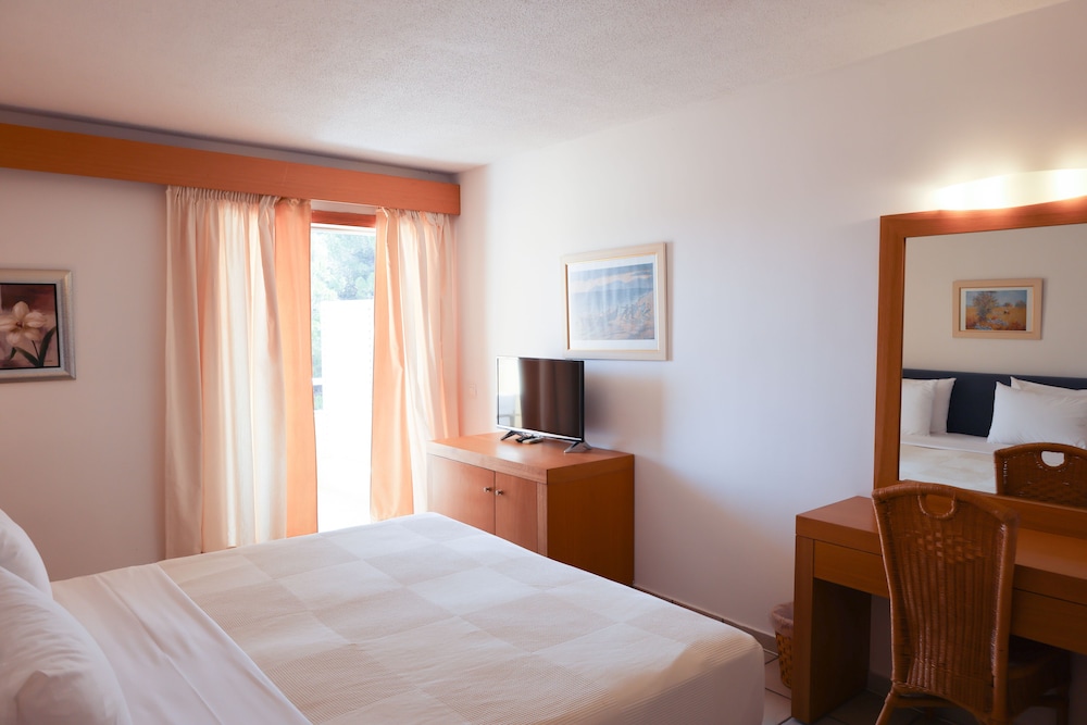 Standard Double or Twin Room photo 3