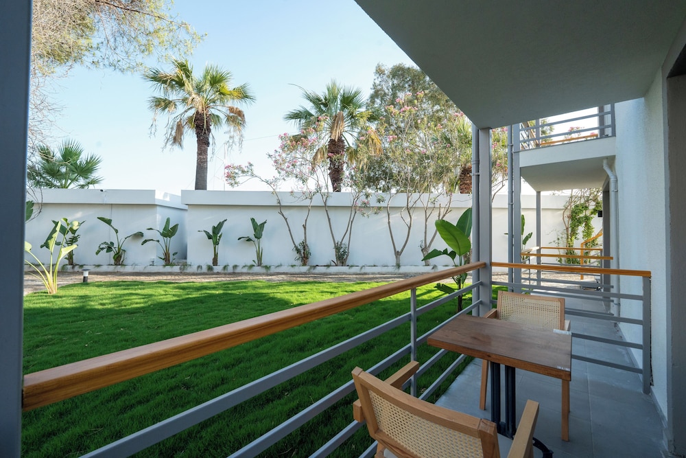 Standard Double Room, Garden View photo 3