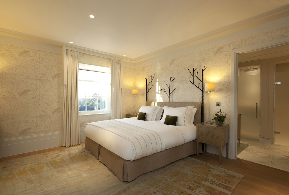 Superior Room (Mansion House)