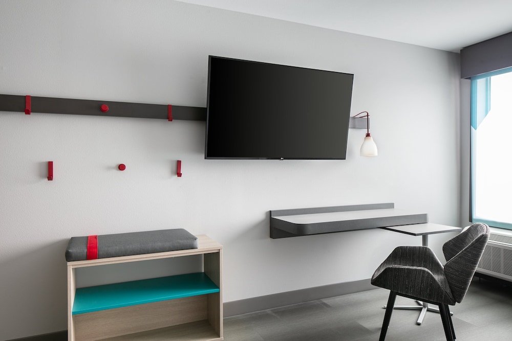 Room, 1 King Bed, Accessible Bathtub (Mobility) - Photo 3