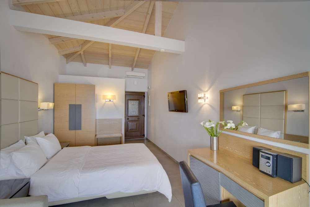 Superior Double Room with Balcony and Sea View - Photo 15