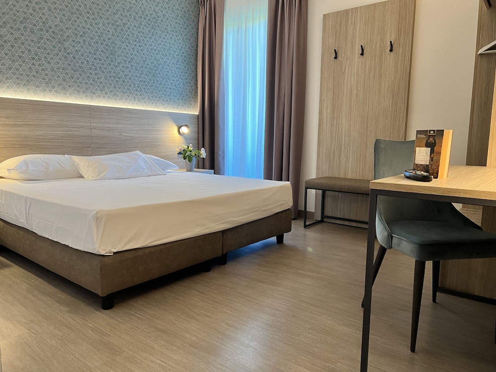 Deluxe Double Room Single Use