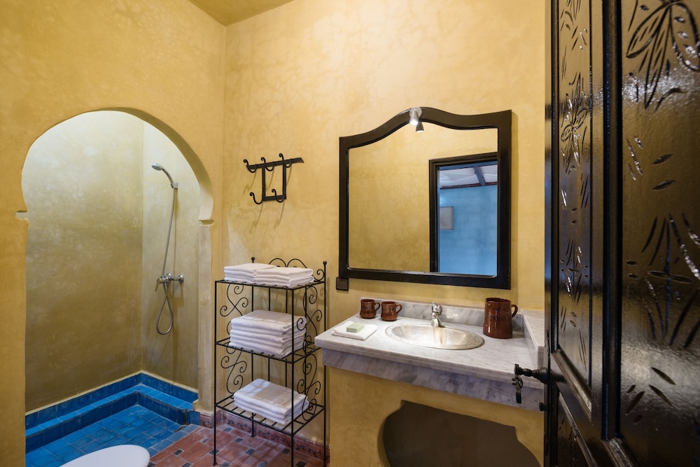 Deluxe Triple Room, Multiple Beds, Smoking, Garden View photo 2
