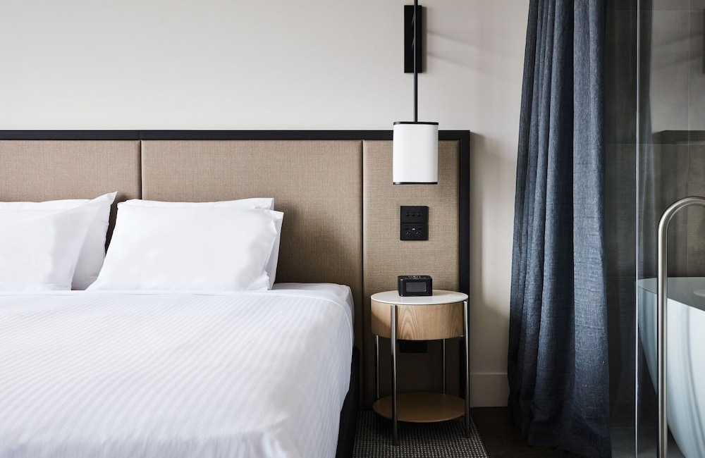 Room, 1 King Bed (High Floor) - Photo 3