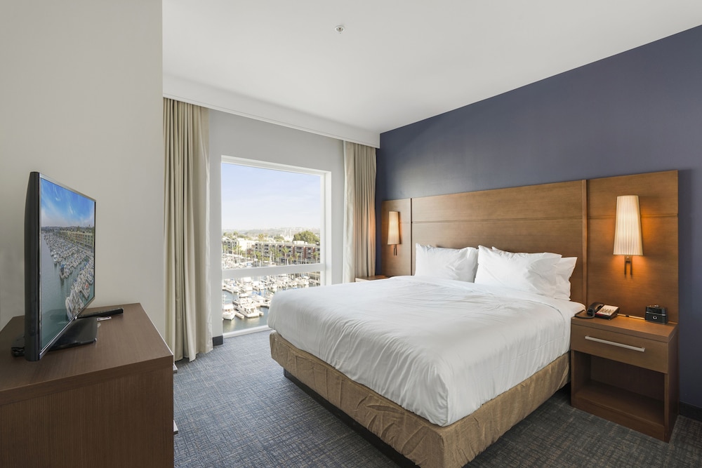 Suite, 1 Bedroom, Balcony - Photo 5