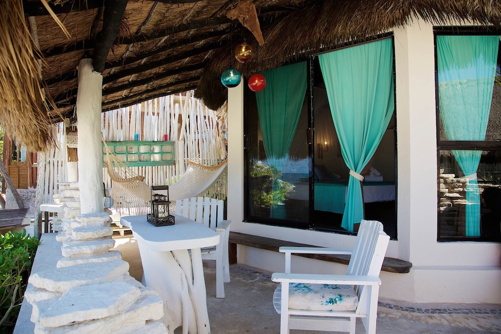 Royal Room, 1 King Bed, Oceanfront - Photo 13