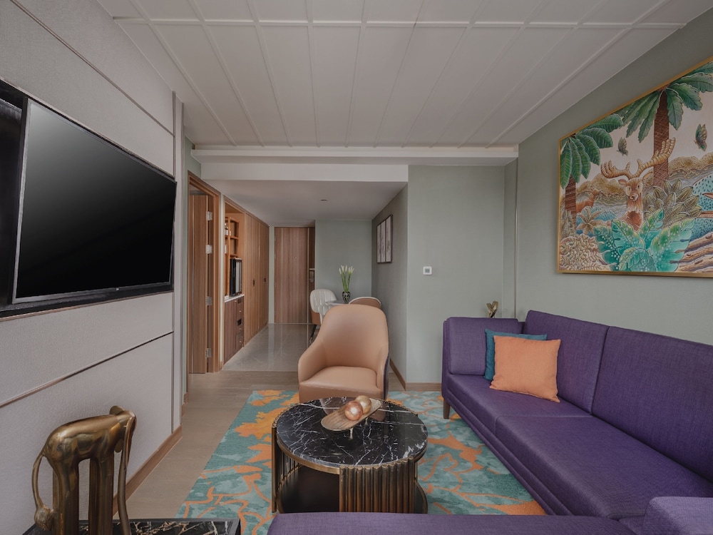 One Bedroom Verandah Pool Suite photo 3