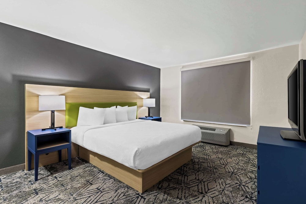 Suite, Multiple Beds, Non Smoking - Photo 6