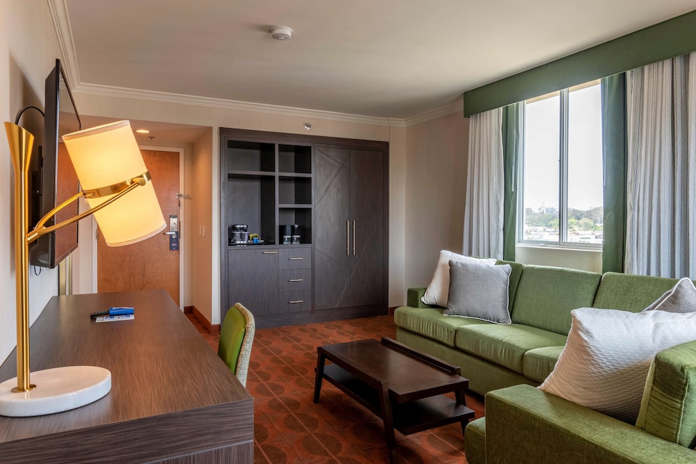 King Room With Bath Tub - Disability Access