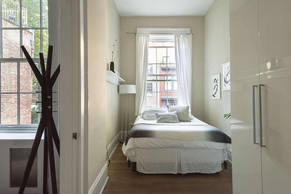 The Modernist Suite 2 photo 2