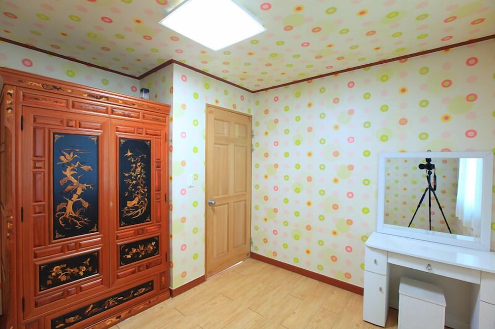 House (A) photo 3