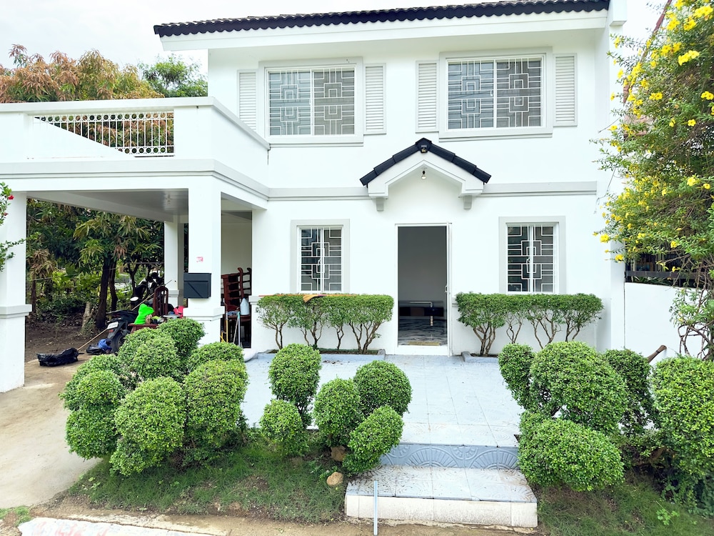 Family House, Balcony, Park View photo 1