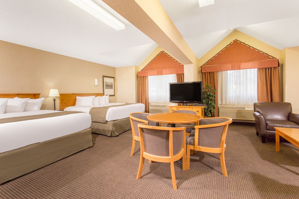 Suite, Multiple Beds (Family) photo 1
