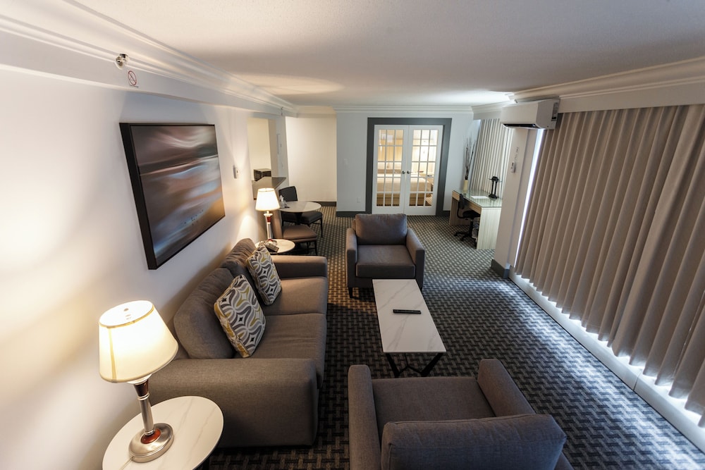 Premium Suite - Photo 18