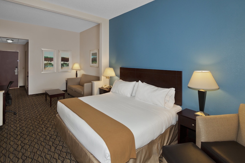 Suite, 1 King Bed - Photo 2