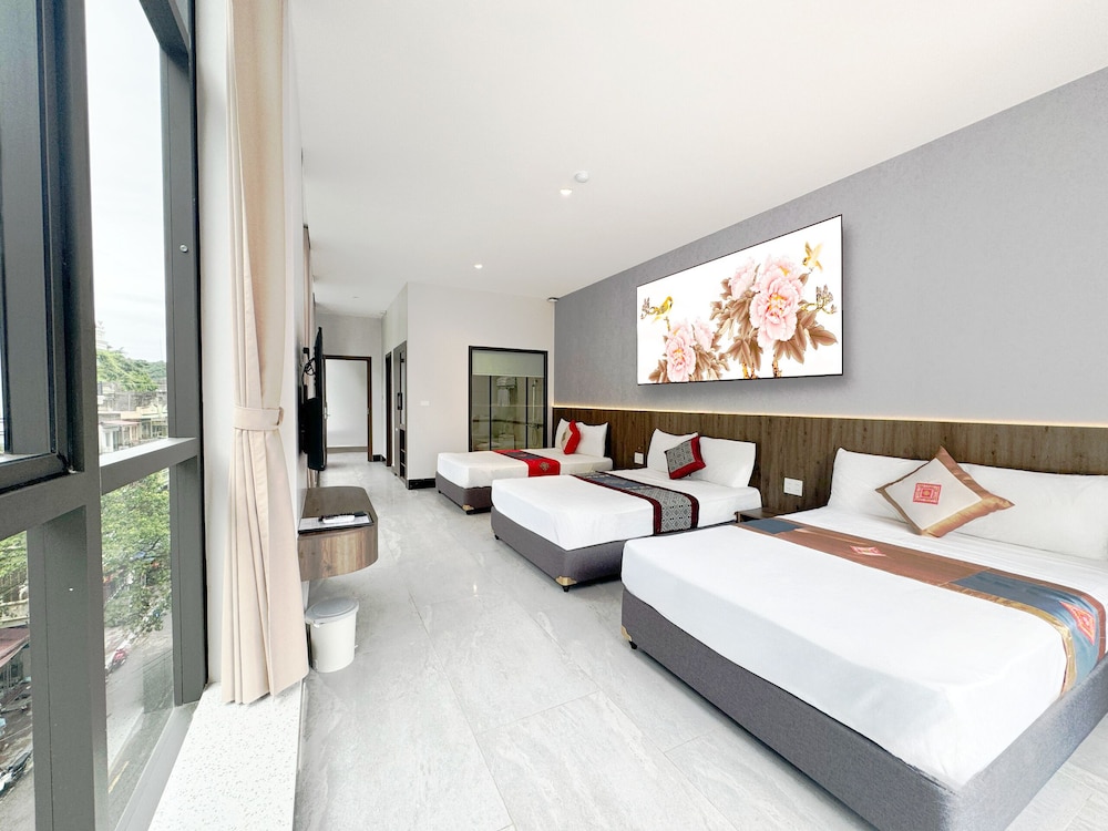 Deluxe Triple Room, Balcony, City View