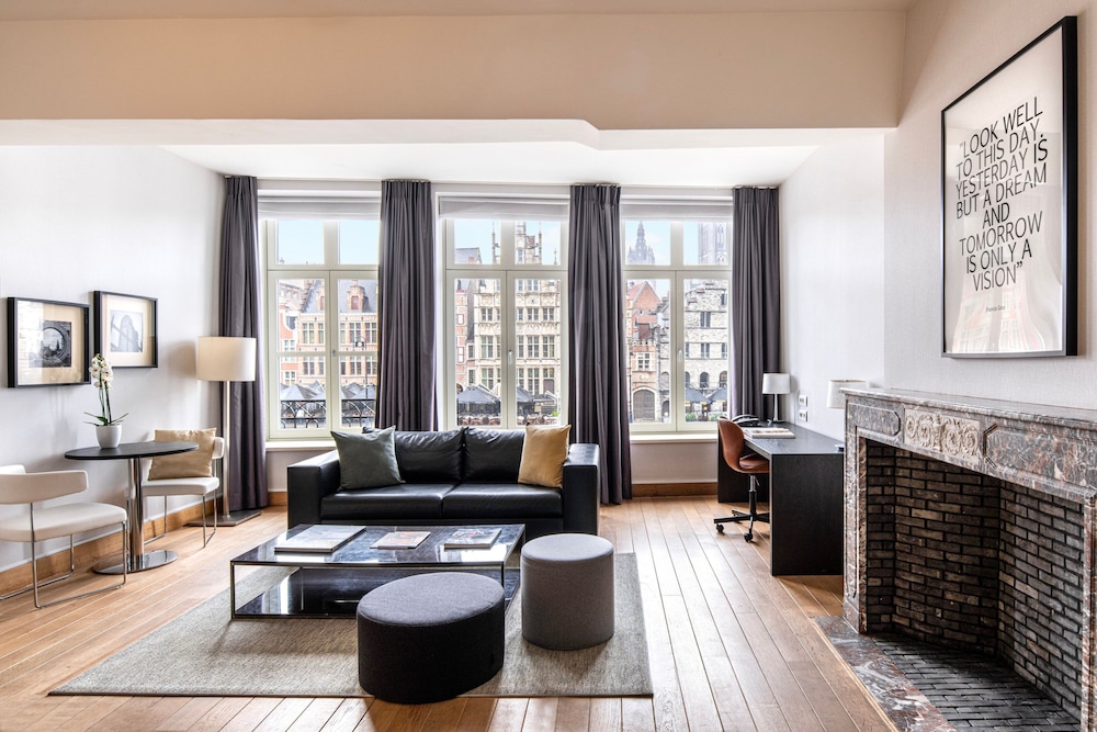Presidential Suite, 1 King Bed with Sofa bed, River View photo 1