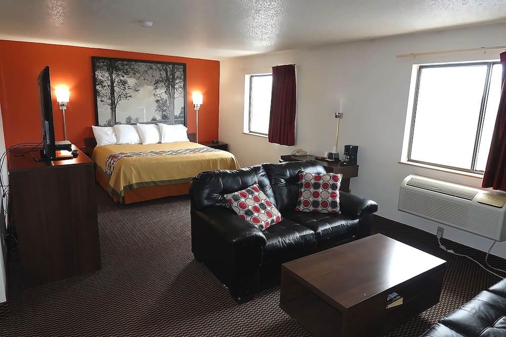 Suite, 1 King Bed, Non Smoking photo 2