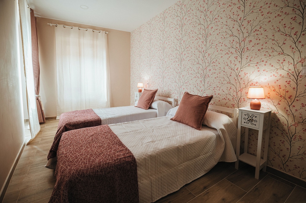 Habitación Doble Deluxe, Múltiples Camas, Balcón, Vista a la Ciudad