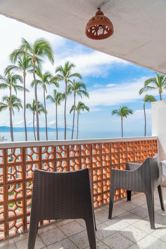 Standard Room, 2 Double Beds, Partial Ocean View - Photo 6