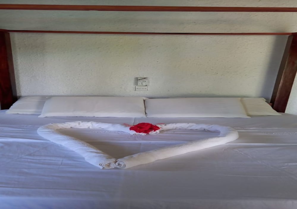 Standard Double Room, 1 Queen Bed, Pool View photo 3